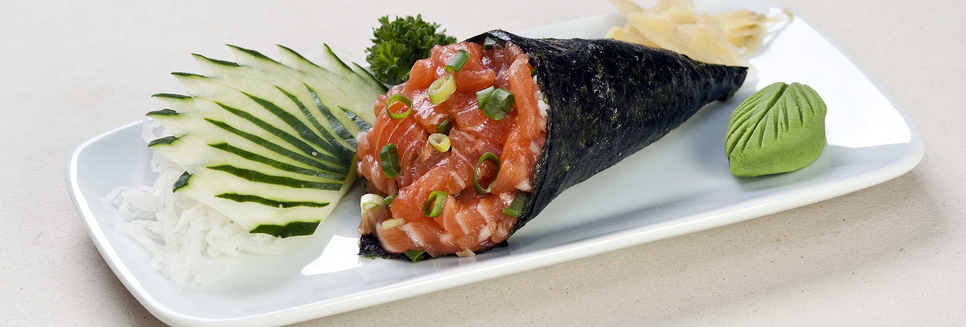 Foto ilustrativa de pratos japoneses - Temaki Salmão